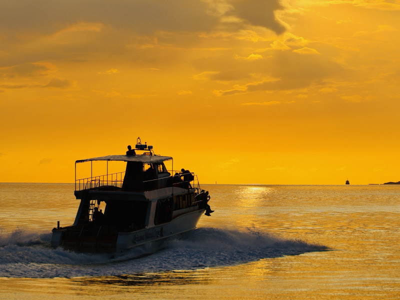 BKサンセットcruiseサンセットcruise sunset cruise ランカウイのカパル・レイヤールのディナー付きプレミアム・サン